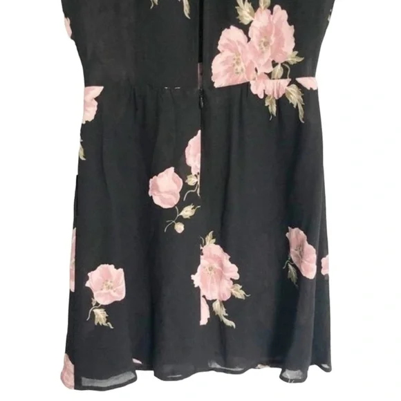 13. Reformation Fraser Black Floral Tie V Neck Button Up Mini Dress Size 2 - Picture 12 of 17